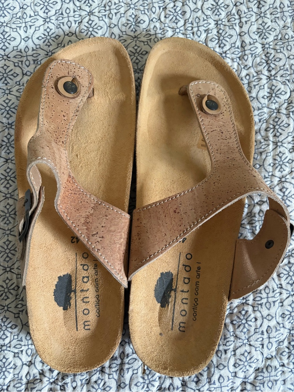 Moda Cork-Texture Thong Sandals in Light Brown